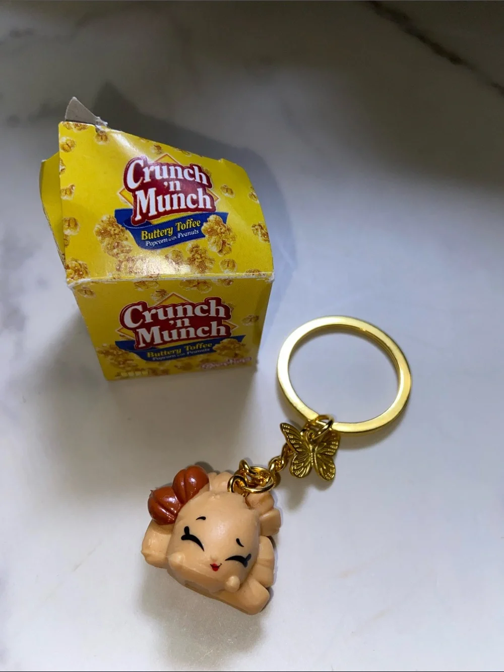 Shopkin Crunch 'n Munch Popcorn Keychain with Gold Butterfly key Holder